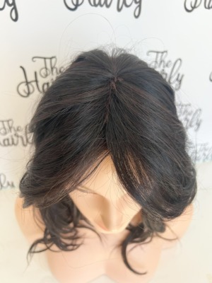 Tupet syntetyczny falowany z grzywką lace front Peerless 19 mono top 51cm - Coffee without Cream - obrazek 3