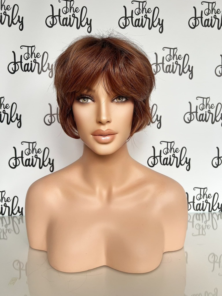 IMG_2764 Peruka syntetyczna ANGELIKA - cieniowany bob z grzywką A1 - obrazek 1