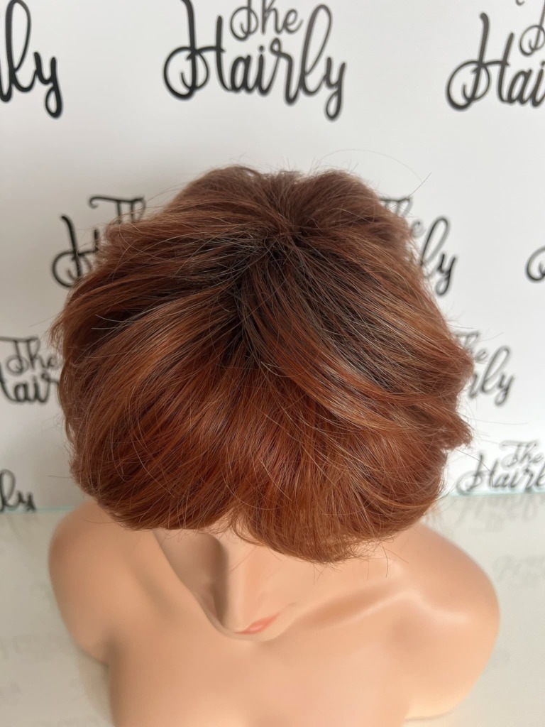 Peruka syntetyczna ANGELIKA - cieniowany bob z grzywką A1 - obrazek 2