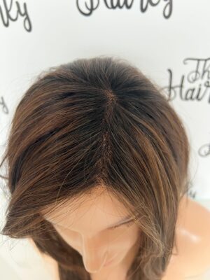 Peruka Tea Leaf Layer 100% ręcznie szyta syntetyczna front lace Chocolate with Caramel - obrazek 4