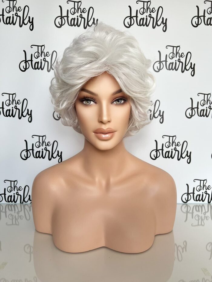 IMG_3635 Peruka syntetyczna Zuza maszynowo szyta cieniowana z grzywką A4 - obrazek 1