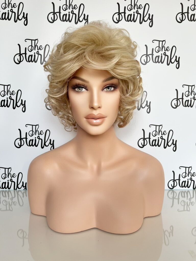 IMG_3639 Peruka syntetyczna ANETA - kręcona z grzywką A5 - obrazek 1