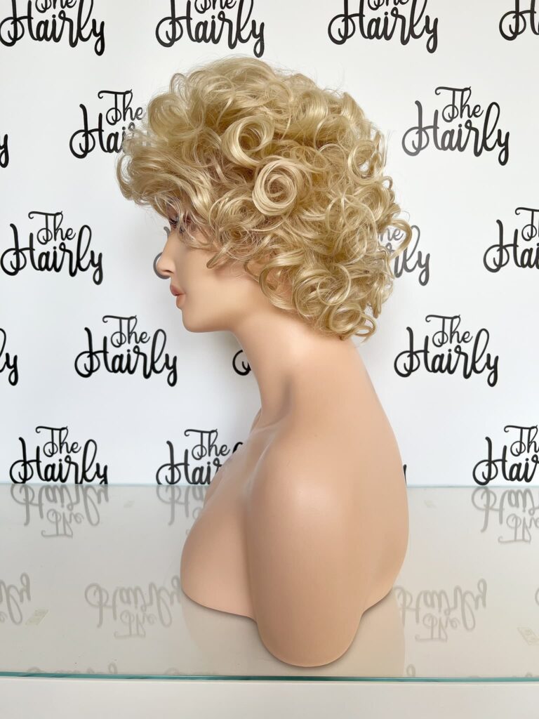 Peruka syntetyczna ANETA - kręcona z grzywką A5 - obrazek 2