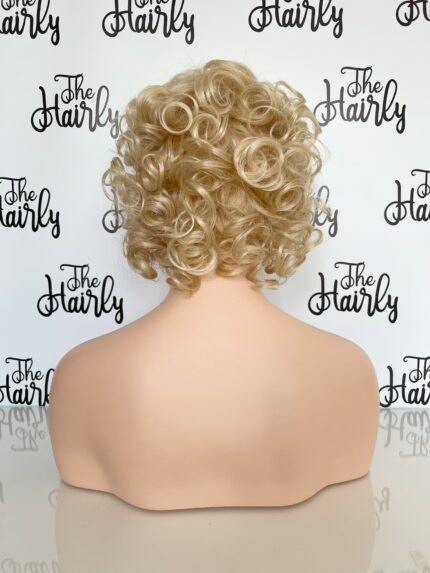 Peruka syntetyczna ANETA - kręcona z grzywką A5 - obrazek 3