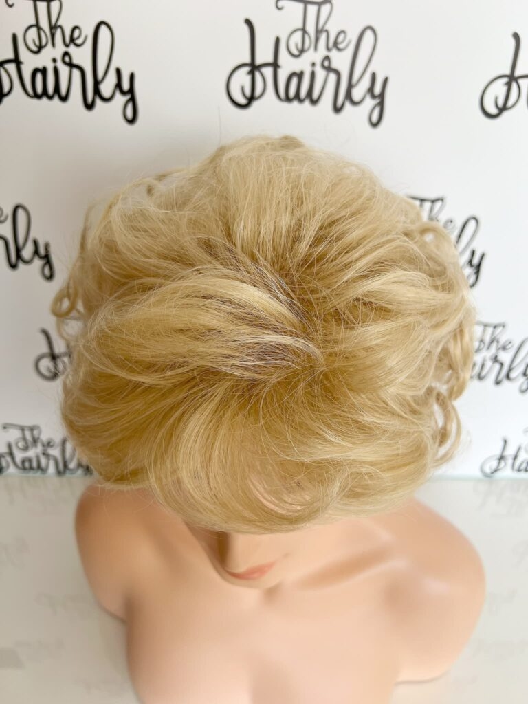 Peruka syntetyczna ANETA - kręcona z grzywką A5 - obrazek 4