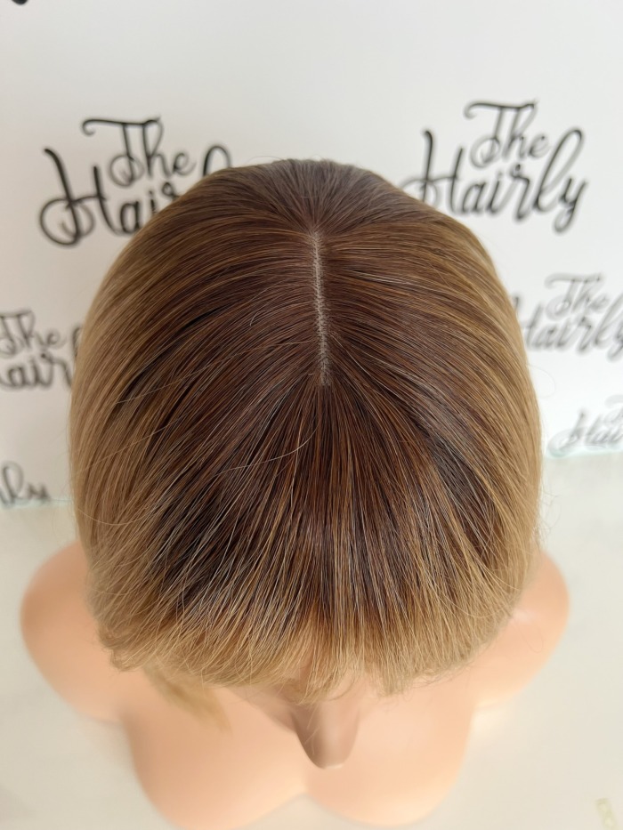 Peruka naturalna Sarah z grzywką i częściowym monofilamentem - obrazek 11