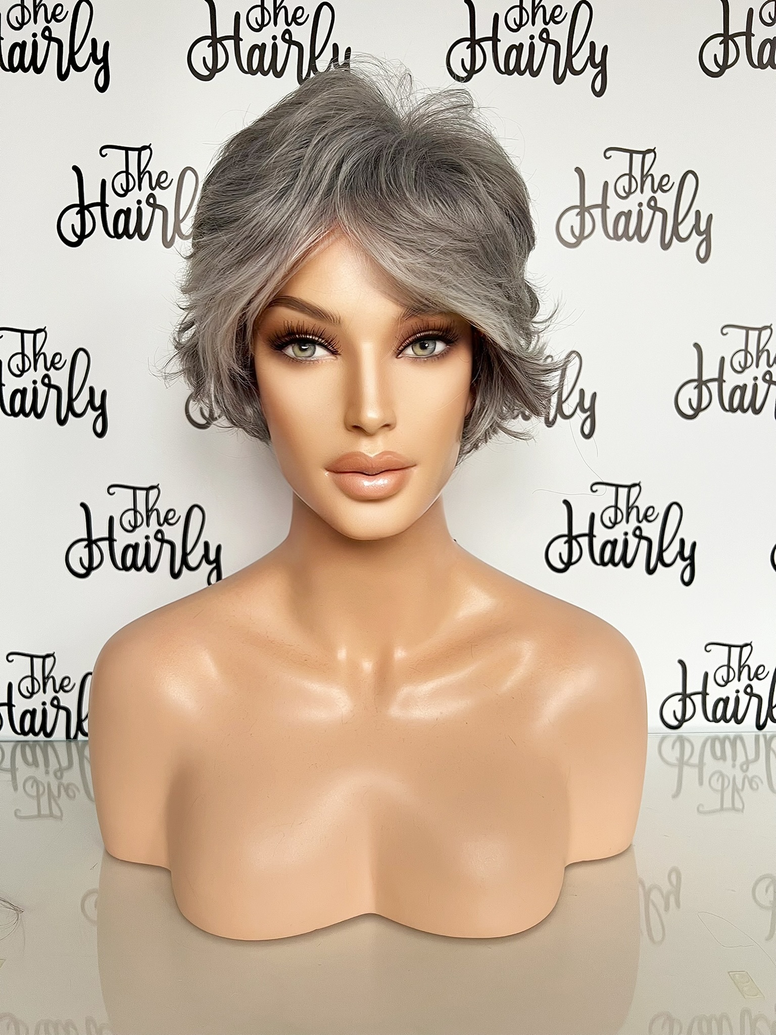 IMG_8220 Peruka syntetyczna Zuza maszynowo szyta cieniowana z grzywką A3 - obrazek 1