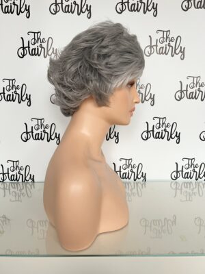 Peruka syntetyczna Zuza maszynowo szyta cieniowana z grzywką A3 - obrazek 3