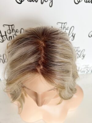 Peruka Andie 100% ręcznie szyta syntetyczna front lace Biscotti Creme - obrazek 3