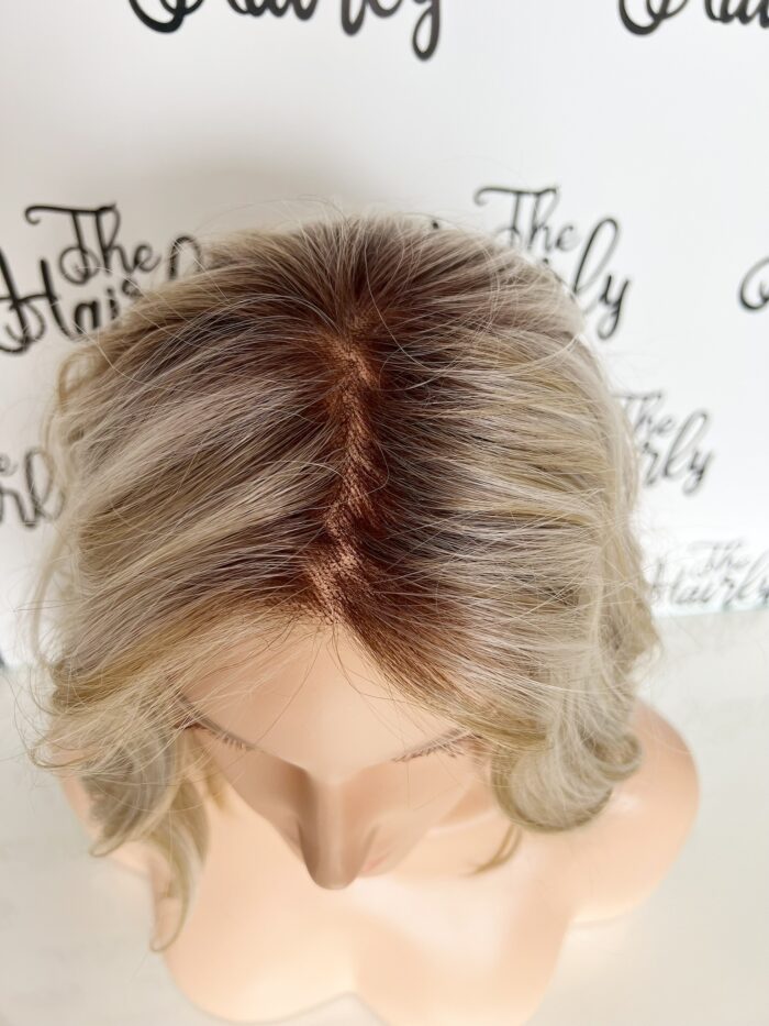 Peruka Andie 100% ręcznie szyta syntetyczna front lace Biscotti Creme - obrazek 3