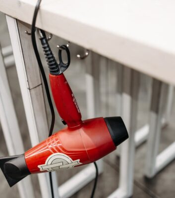 Jak suszyć peruki syntetyczne po myciu