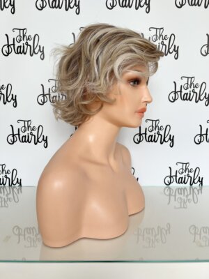 Peruka Monroe 100% ręcznie szyta syntetyczna front lace Milkshake Blond - obrazek 3