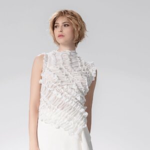 Peruka syntetyczna krótka ESCAPE Soft (100% Ręcznie Tkana, Pełny Mono Top, Extended Lace Front) - obrazek 5
