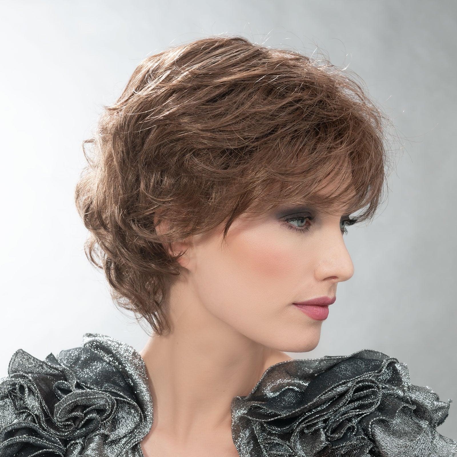 ew_elements_wide_2_11 Peruka syntetyczna krótka WIDE (Mono Crown, Błyskawiczna bez siatki Lace Front) - obrazek 1