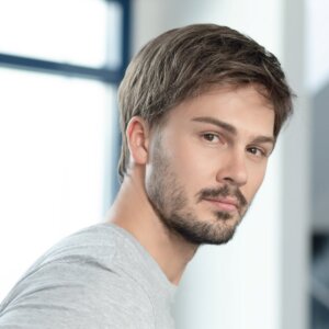 Peruka męska syntetyczna GEORGE 5 Stars (100% Ręcznie Tkana)