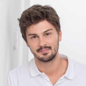 Peruka męska syntetyczna STEVEN Sport (Przewiewna baza męska z Ear-to-Ear Lace Front) - obrazek 2