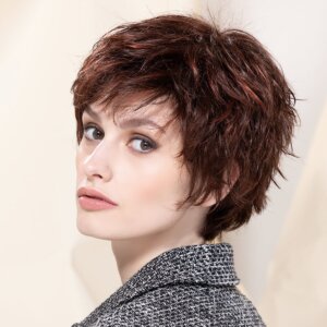 Peruka syntetyczna krótka LEXI (Mikroskóra Mono Crown)