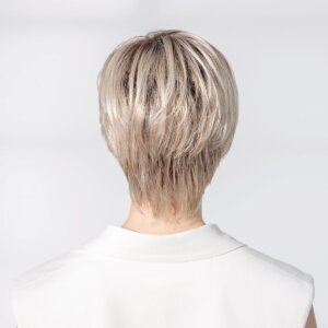 Peruka syntetyczna krótka SATIN Soft (100% Ręcznie Tkana, Ear-to-Ear Lace Front) - obrazek 4