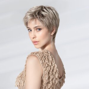 Peruka syntetyczna krótka SPA Soft (100% Ręcznie Tkana, Pełny Mono Top, Extended Lace Front) - obrazek 3