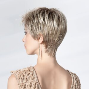 Peruka syntetyczna krótka SPA Soft (100% Ręcznie Tkana, Pełny Mono Top, Extended Lace Front) - obrazek 2