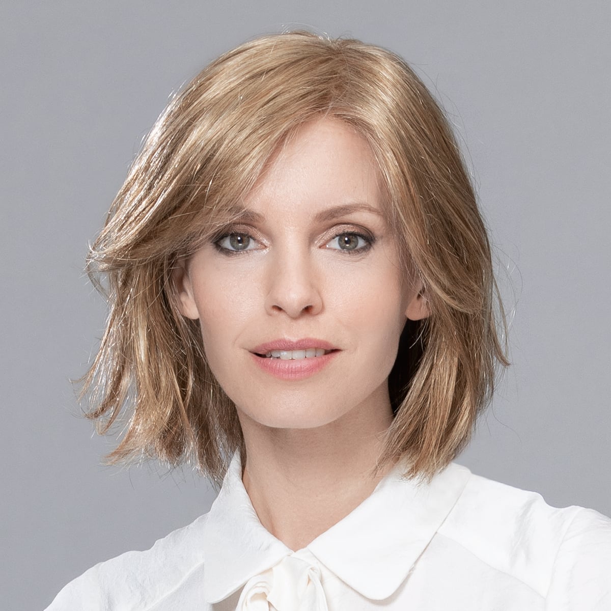 tempo_100_deluxe_large_deluxe_1 Peruka syntetyczna krótka TEMPO100 Deluxe (100% Ręcznie Tkana, Pełny Mono Top) - obrazek 1