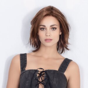Peruka syntetyczna krótka UNITED Mono Part (Geometryczny bob, Extended Lace Front)