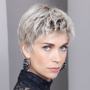 Peruka syntetyczna krótka ZOE (Włos termoodporny High Heat, Extended Lace Front) - obrazek 3