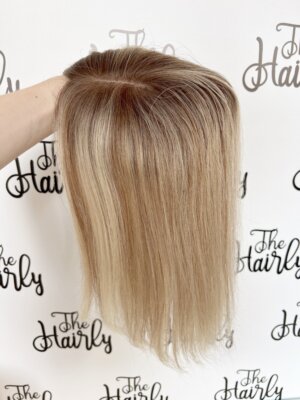 Tupet/topper damski naturalny clip-in 35cm baza 13x14cm kolor blond z pasemkami i odrostem - obrazek 5