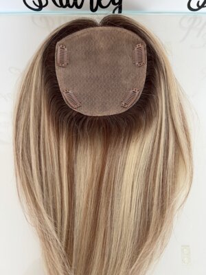 Tupet/topper damski naturalny clip-in 35cm baza 13x14cm kolor blond z pasemkami i odrostem