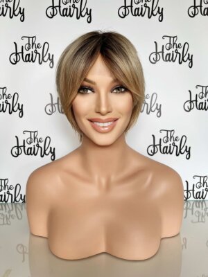 Peruka naturalna Pixie cut włosy cieniowane z grzywką blond z odrostem