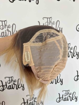 Peruka naturalna Pixie cut włosy cieniowane z grzywką blond z odrostem - obrazek 7