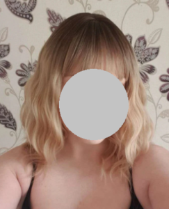 Peruka syntetyczna ciepły blond z odrostem wet look nowa kolekcja photo review