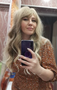 Peruka syntetyczna popielaty blond balayage fale grzywka photo review