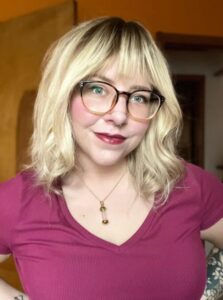 Peruka naturalna Sarah z grzywką i częściowym monofilamentem photo review